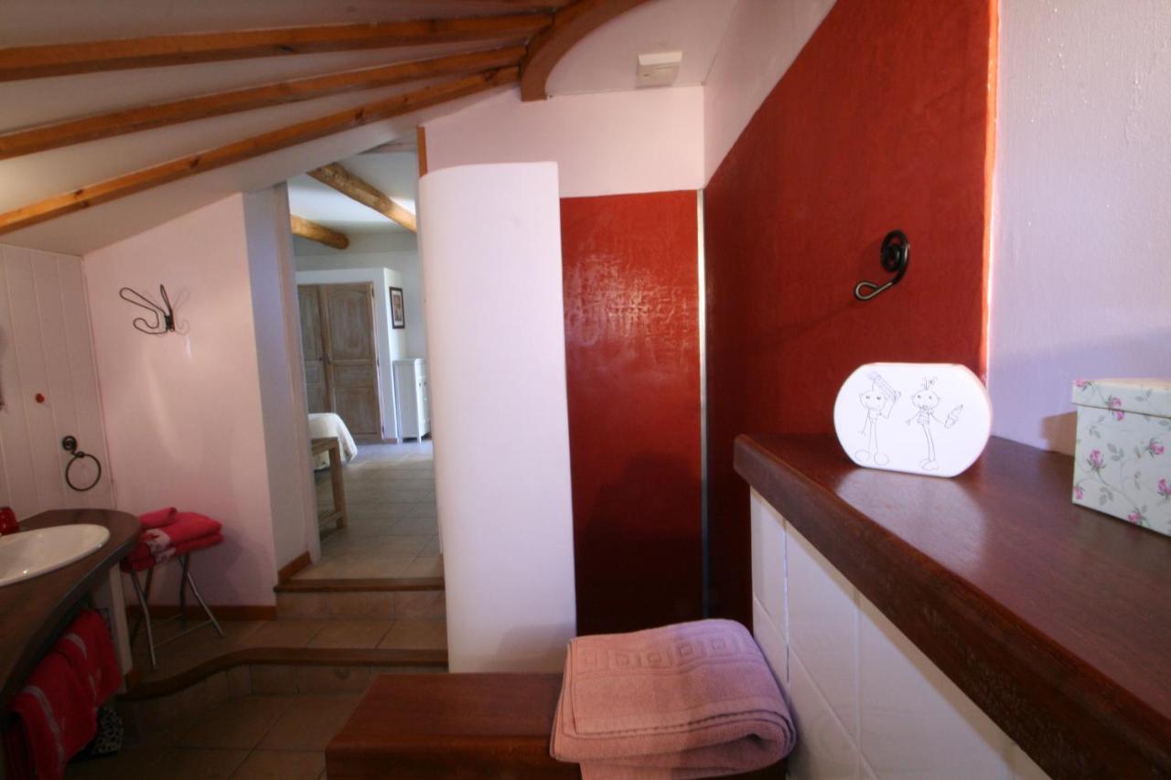 Bed and Breakfast Le Mas Des Pierres Blanches Венаск Екстер'єр фото